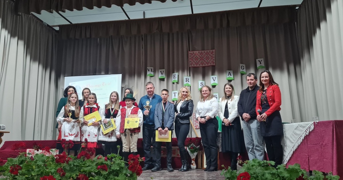 Általános iskolás diákok szavaltak